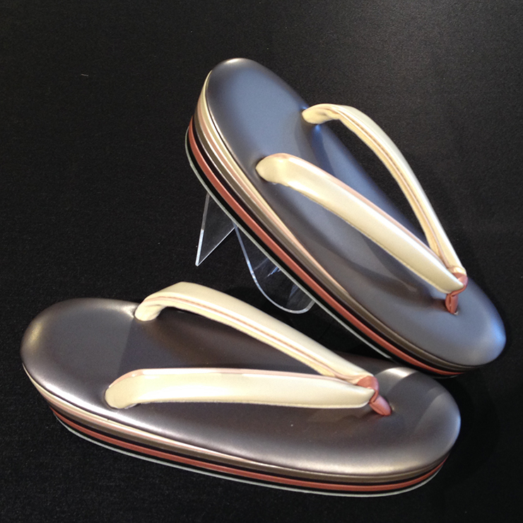 六枚芯本革草履 30,000円(税別)